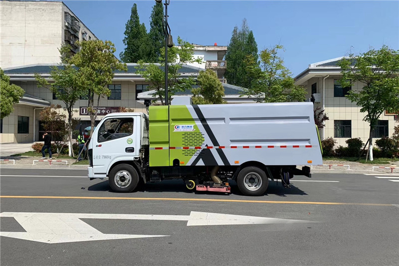 東風小多利卡吸塵車