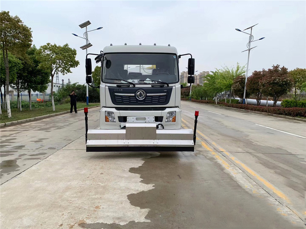 東風天錦路面清洗車